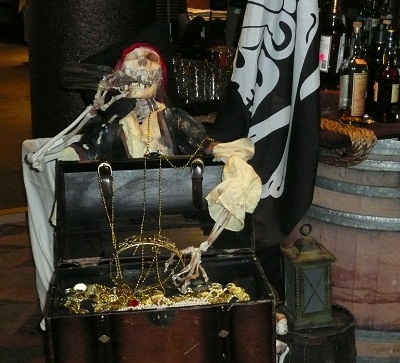 drinking pirate skeleton display