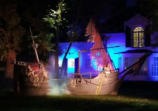 Ghost Ship pirate ship display for Halloween for rent