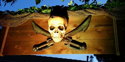 pirate archway entrance prop for rent with giant skull